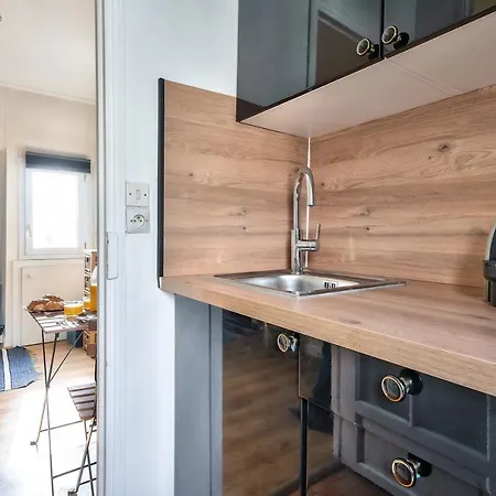 Apartmán New Parisian With View In The 11th