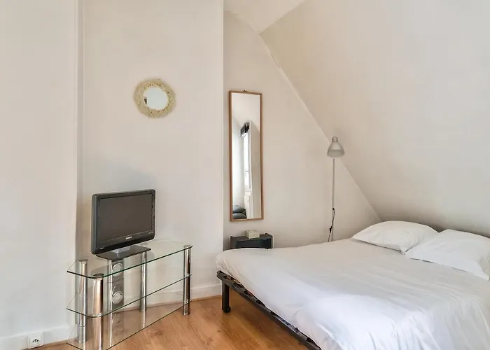 Apartment New Parisian With View In The 11th