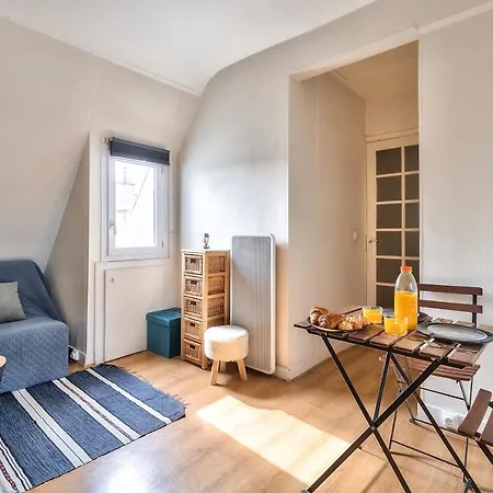 New Parisian With View In The 11th Lägenhet *